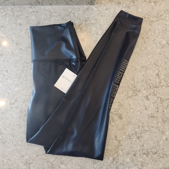 BEYOND YOGA GLOSS LEGGINGS - Picture 13 of 13